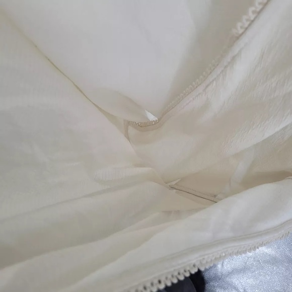 Flower & Feather Women’s faux wrap blouse - Picture 6 of 6